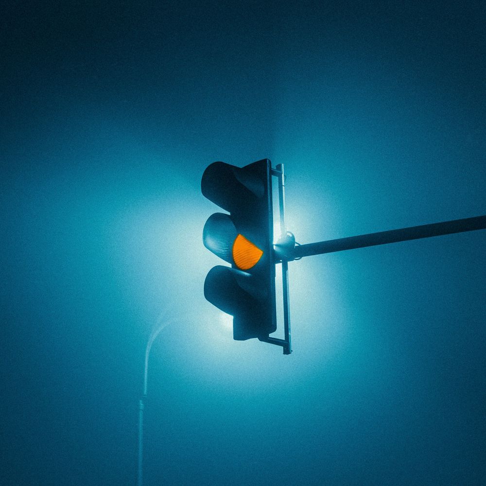 Traffic light risk assessment lights at night amber header image