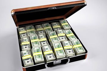 structuring-and-smurfing-in-money-laundering